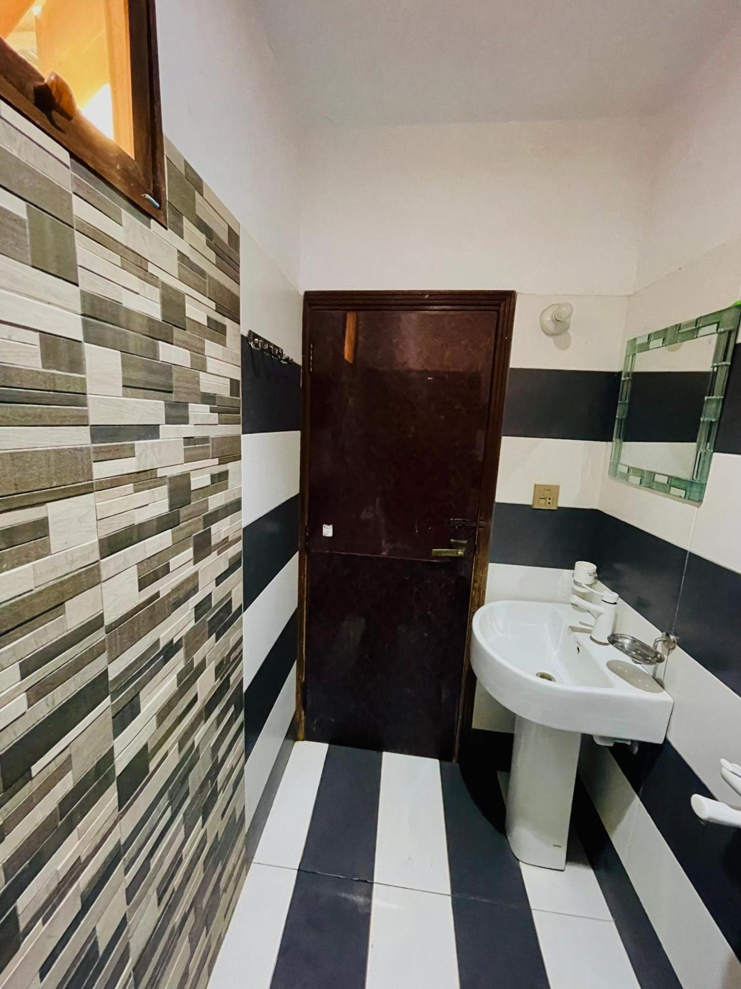 Karachi Inn Guest House Extérieur photo